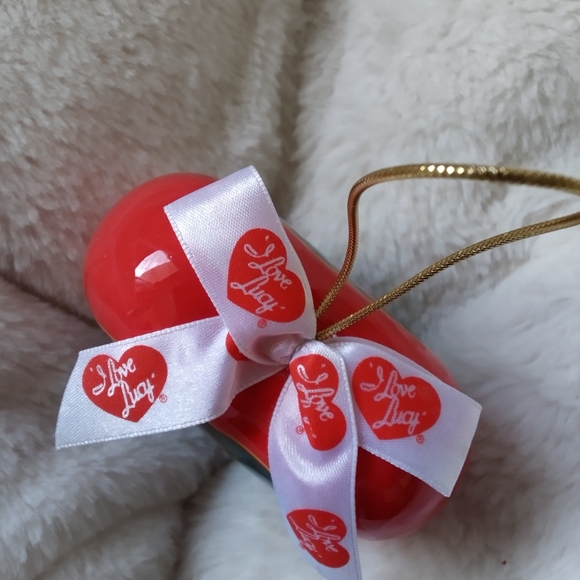 2006 CBS I Love Lucy California Here We Come Red Heart Ornament - Picture 3 of 3